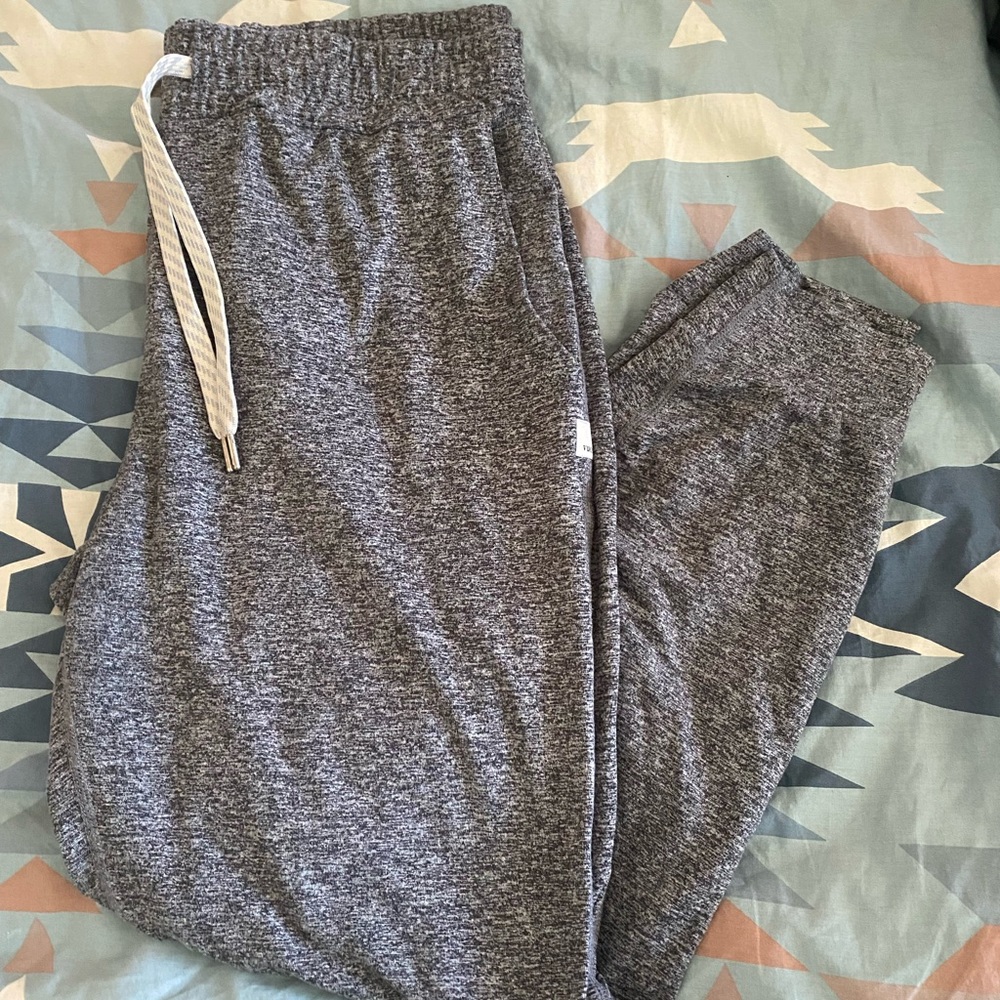 Vuori performance joggers